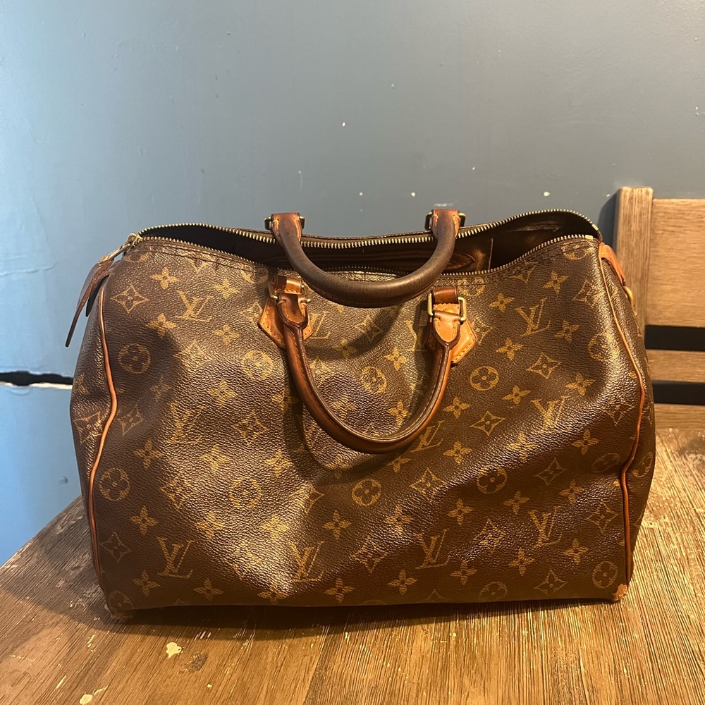 Louis Vuitton Monogram Speedy